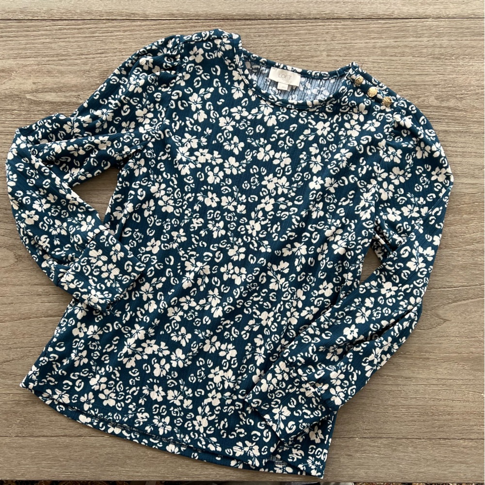 LOFT outlet sweater blouse. Gold buttons. Size large and condition like new.